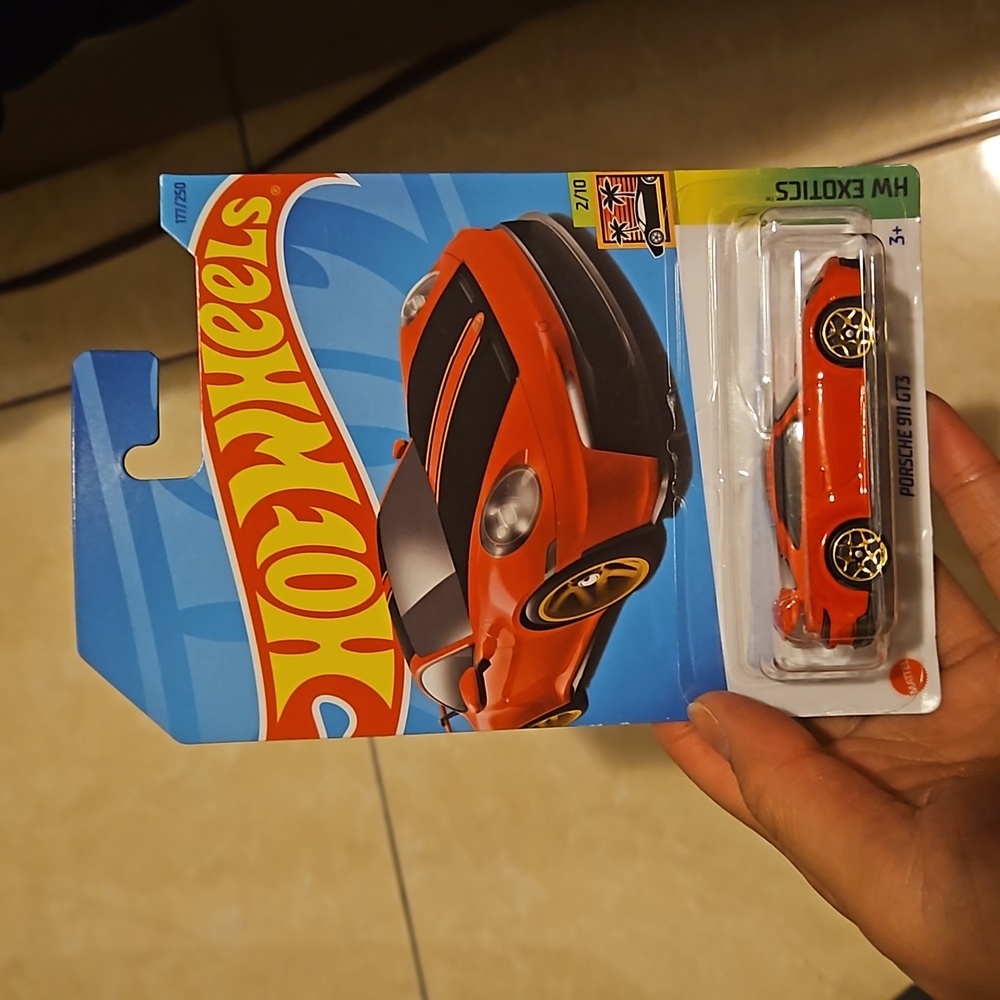 Hot Wheels mattel 2017 Porsche 911 GT3 exotics car toy